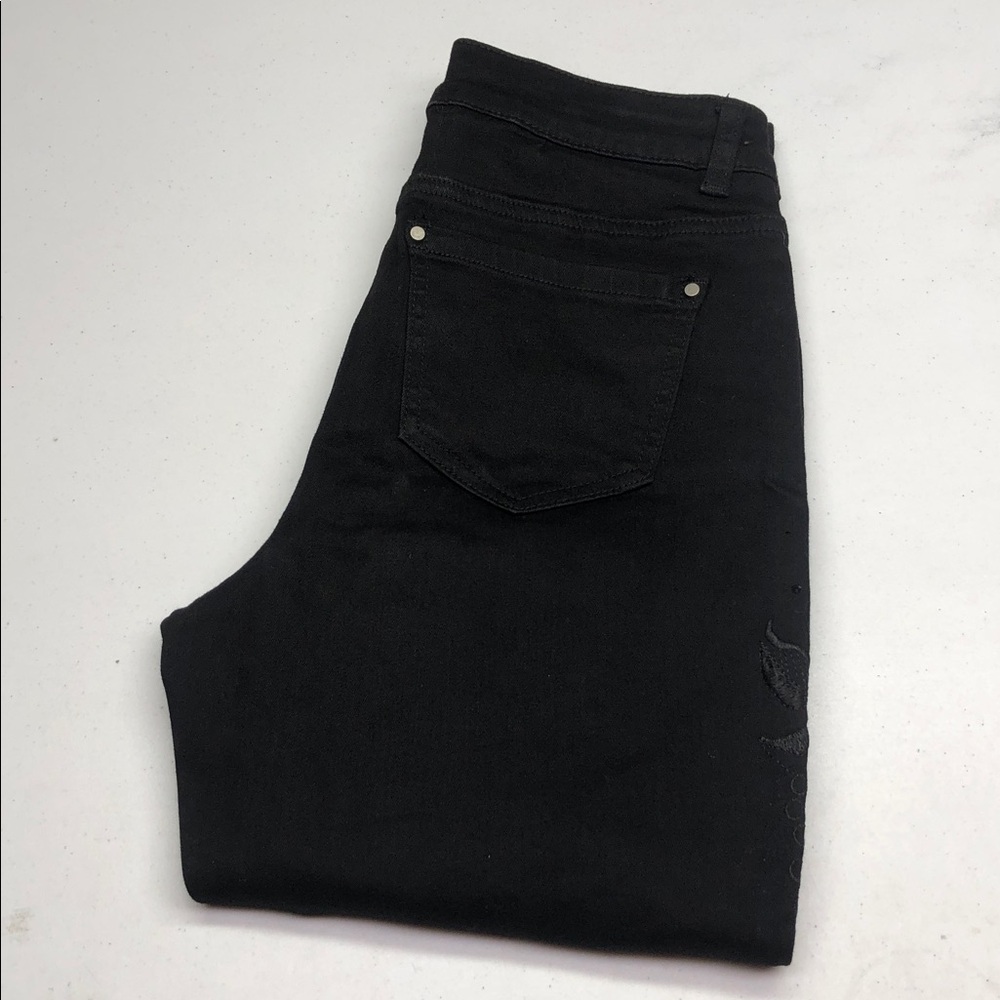 LIKE NEW LAURA BLACK SKINNY JEANS 4/27x30 ⭐️